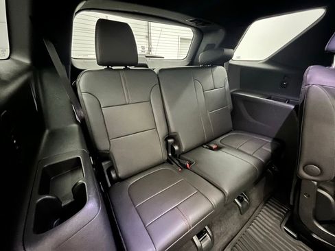 Used 2023 Chevrolet Traverse RS AWD/4WD image 37