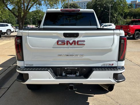 Used 2025 GMC Sierra 2500 AT4 w/ AT4 Premium Plus Package AWD/4WD image 7