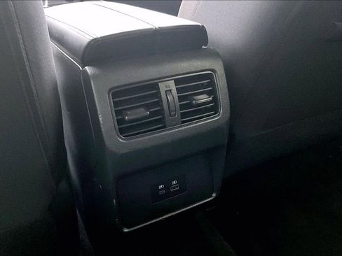 Used 2023 Nissan Rogue SV image 32