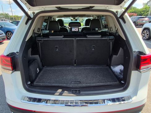 Used 2024 Volkswagen Atlas SE w/ Panoramic Sunroof Package FWD image 34