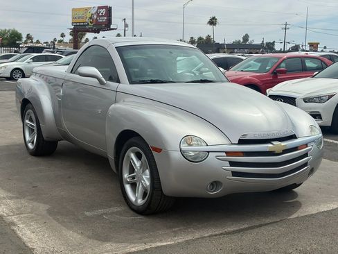Used 2005 Chevrolet SSR w/ Preferred Equipment Group RWD image 11