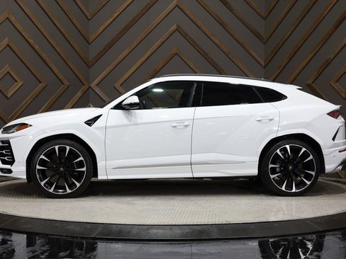 Used 2020 Lamborghini Urus image 3