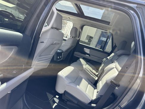 Used 2025 Ford Expedition Active image 10