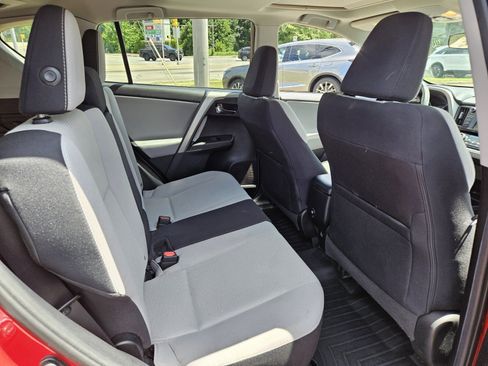 Used 2017 Toyota RAV4 XLE FWD image 19