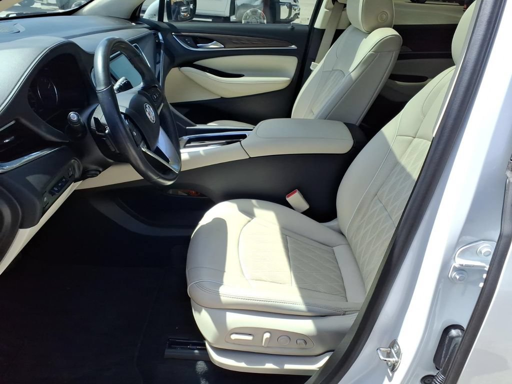 Used 2022 Buick Enclave Avenir w/ Avenir Technology Package FWD image 16