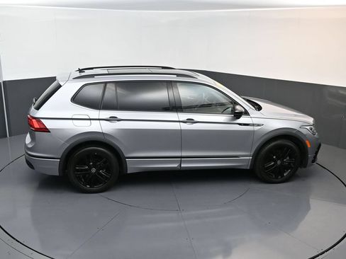 Used 2022 Volkswagen Tiguan SE R-Line AWD/4WD image 16