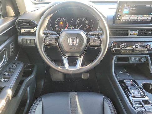 Used 2025 Honda Pilot EX-L image 11