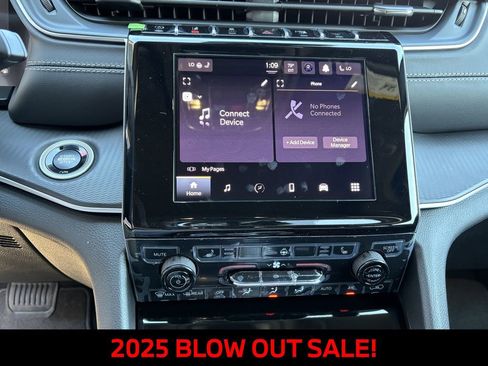 New 2025 Jeep Grand Cherokee L Altitude RWD image 13