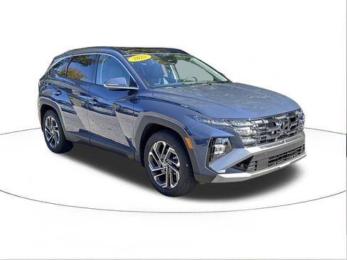 Certified 2025 Hyundai Tucson Limited image 1