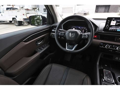 Used 2025 Honda Pilot Elite image 6