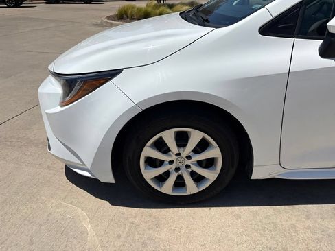 Used 2024 Toyota Corolla LE FWD image 2