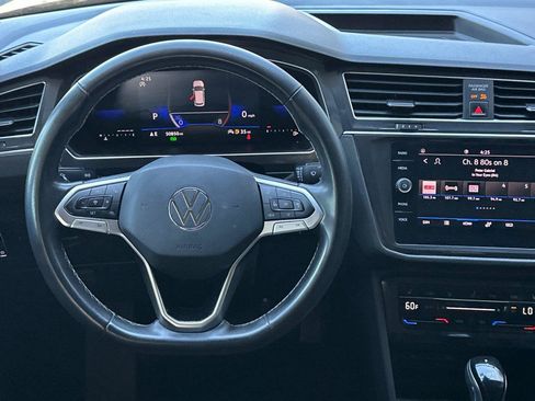 Certified 2023 Volkswagen Tiguan SE FWD image 14