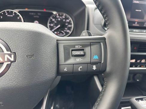 Used 2025 Nissan Rogue SV image 15