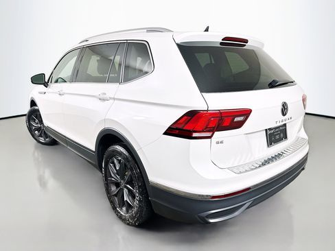 Used 2023 Volkswagen Tiguan SE AWD/4WD image 3