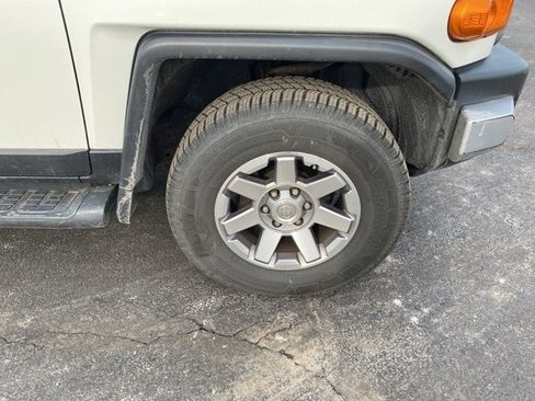 Used 2014 Toyota FJ Cruiser 4WD image 17