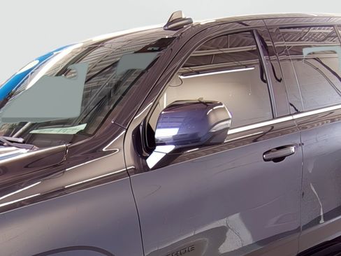 Used 2022 Chevrolet Tahoe LT w/ LT Signature Plus Package AWD/4WD image 8