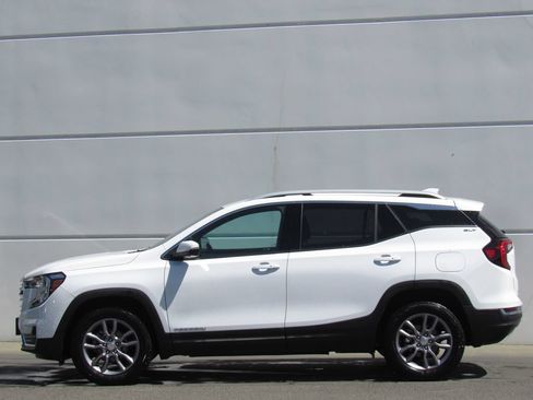 Used 2023 GMC Terrain SLT w/ Tech Package AWD/4WD image 4