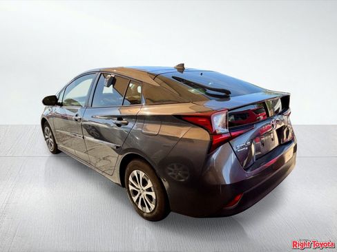 Used 2019 Toyota Prius LE w/ Carpet Mat Package AWD/4WD image 3