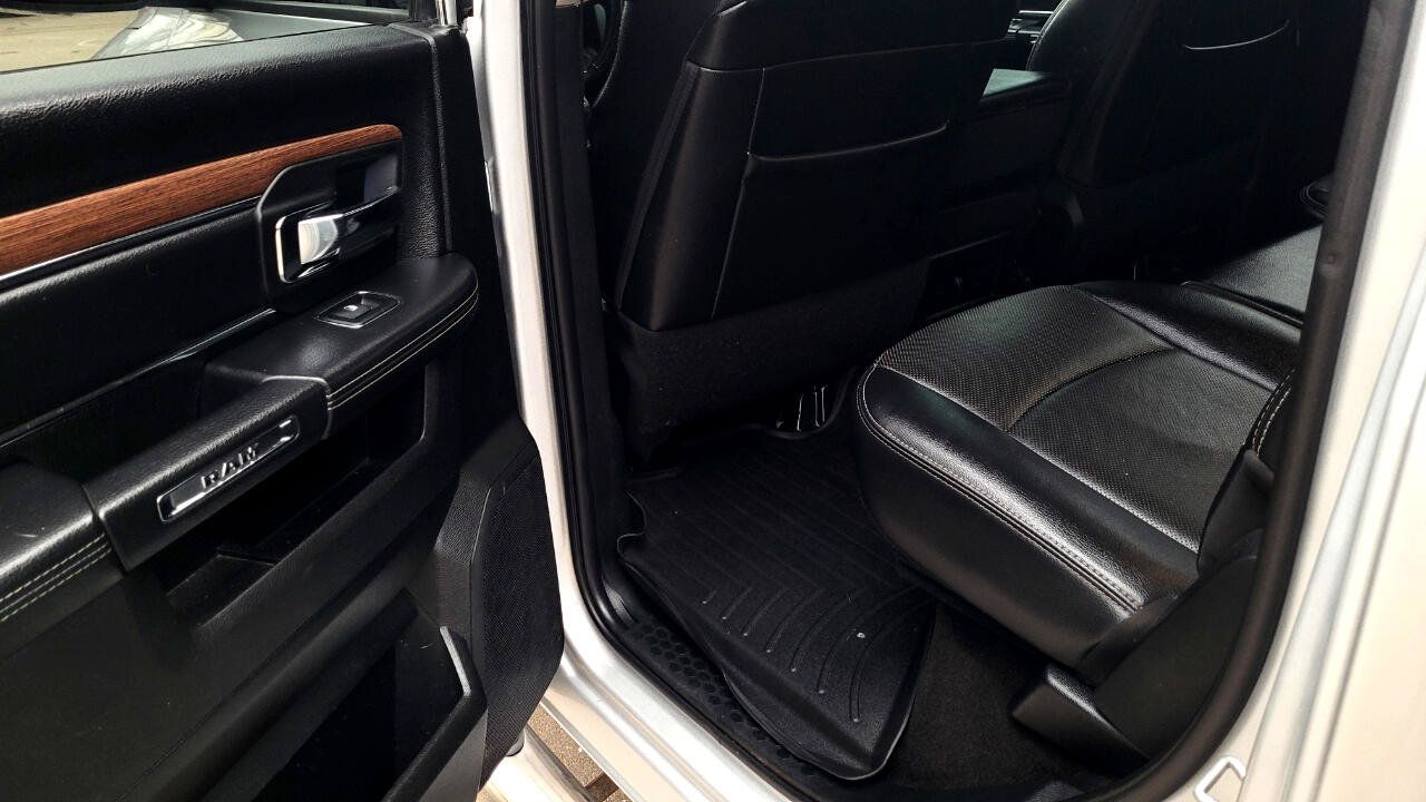 Used 2017 RAM 1500 Laramie AWD/4WD image 38