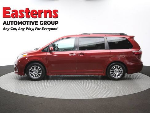 Used 2019 Toyota Sienna XLE FWD image 62
