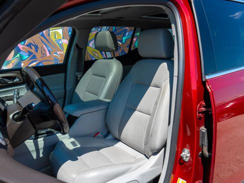 Used 2019 GMC Acadia SLT w/ LPO, Cargo Package FWD image 18