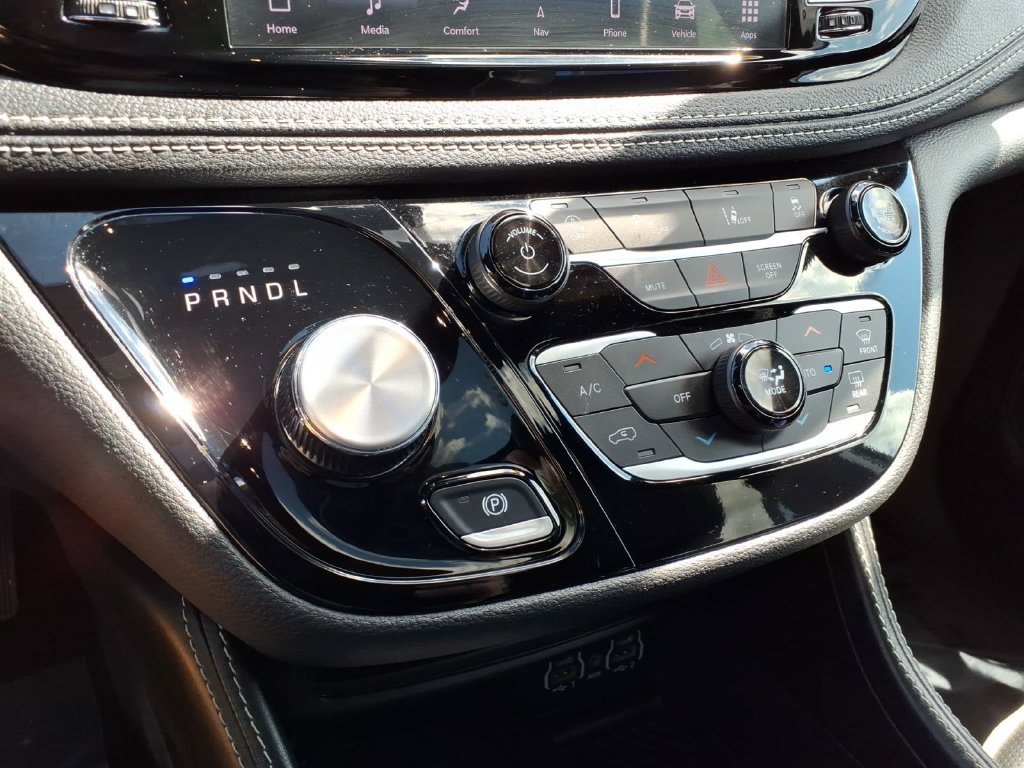 Used 2025 Chrysler Pacifica Limited FWD image 27