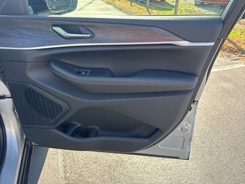 New 2025 Jeep Grand Cherokee L Limited w/ Trailer Tow Package image 9