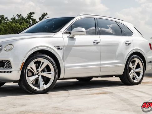 Used 2017 Bentley Bentayga AWD/4WD image 35