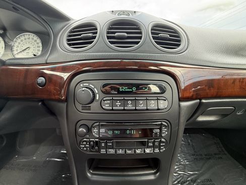 Used 2002 Chrysler Concorde Limited image 20