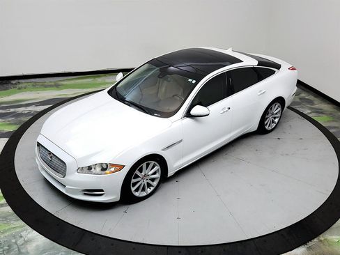 Used 2015 Jaguar XJ RWD image 33