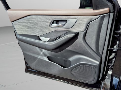 Certified 2023 Nissan Rogue SV FWD image 23