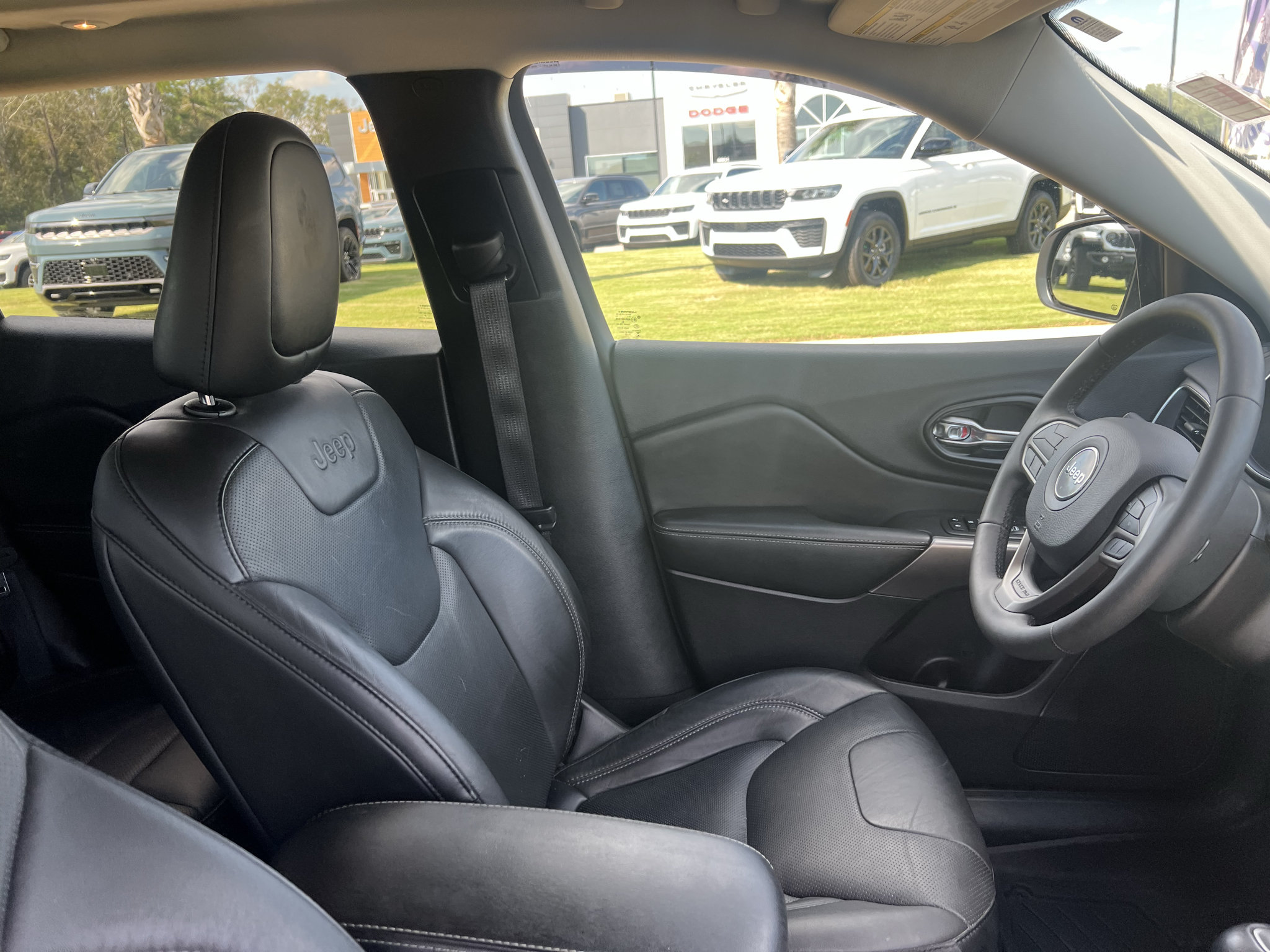 Used 2021 Jeep Cherokee Latitude Lux w/ Sun & Sound Group FWD image 15