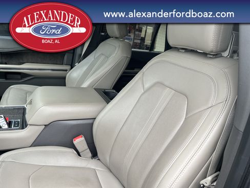 Used 2019 Ford Expedition Limited w/ Equipment Group 302A RWD image 11