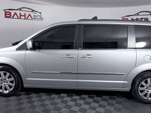 Used 2012 Chrysler Town & Country Touring w/ Entertainment Group #1 FWD image 3
