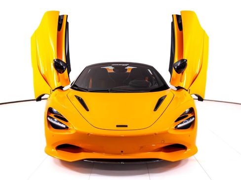 Used 2026 McLaren 750S Spider RWD image 11