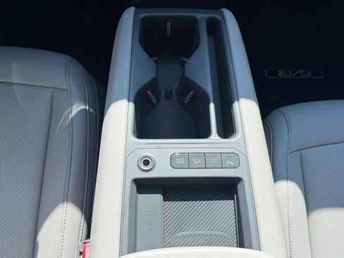 Certified 2026 Kia EV9 Wind AWD/4WD image 23