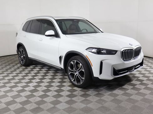 Used 2024 BMW X5 xDrive40i w/ Parking Assistance Package image 3
