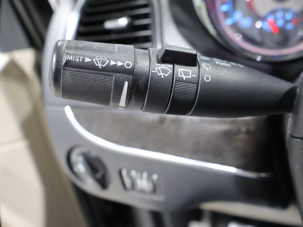 Used 2012 Chrysler Town & Country Touring w/ Entertainment Group #1 FWD image 32