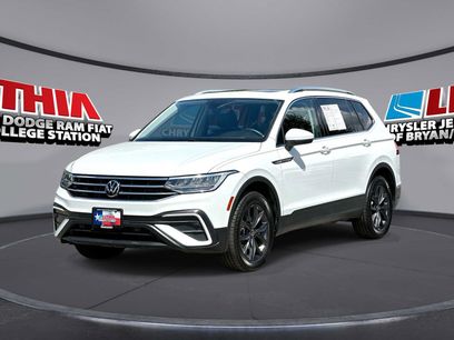 Used 2022 Volkswagen Tiguan SE w/ Panoramic Sunroof Package