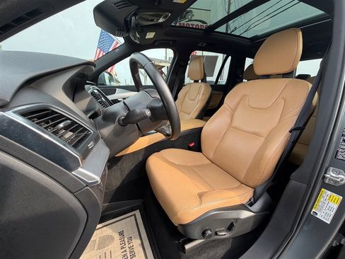 Used 2018 Volvo XC90 T6 Momentum w/ Convenience Package AWD/4WD image 11