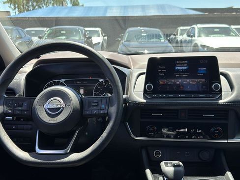 Used 2023 Nissan Rogue SV FWD image 7