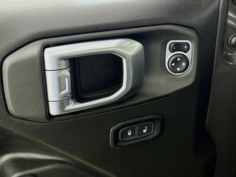 Used 2025 Jeep Wrangler Unlimited Rubicon 4xe image 19