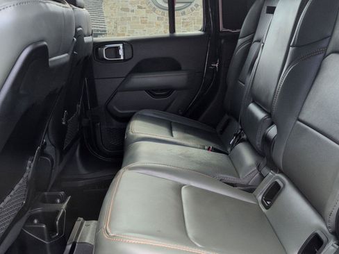 Used 2025 Jeep Gladiator Mojave AWD/4WD image 15