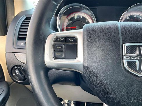 Used 2013 Dodge Grand Caravan SXT w/ UConnect Hands-Free Group image 10