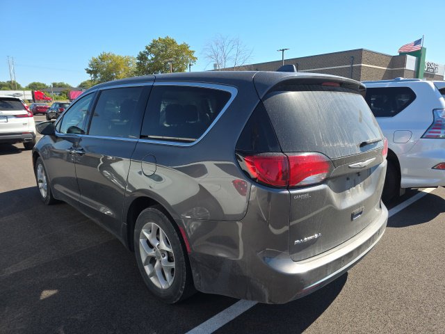 Used 2018 Chrysler Pacifica Touring Plus w/ Tire & Wheel Group FWD image 2
