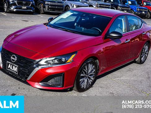 Used 2025 Nissan Altima 2.5 SV FWD image 15