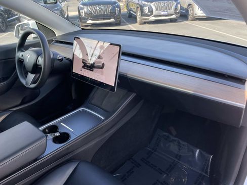 Used 2022 Tesla Model Y Performance image 29