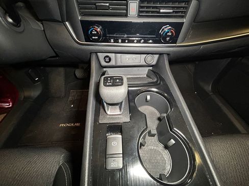 Used 2025 Nissan Rogue SV AWD/4WD image 12