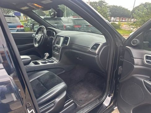Used 2017 Jeep Grand Cherokee Altitude AWD/4WD image 11