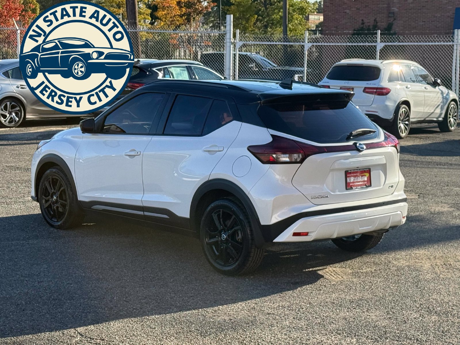 Used 2021 Nissan Kicks SR w/ SR Premium Package FWD image 3